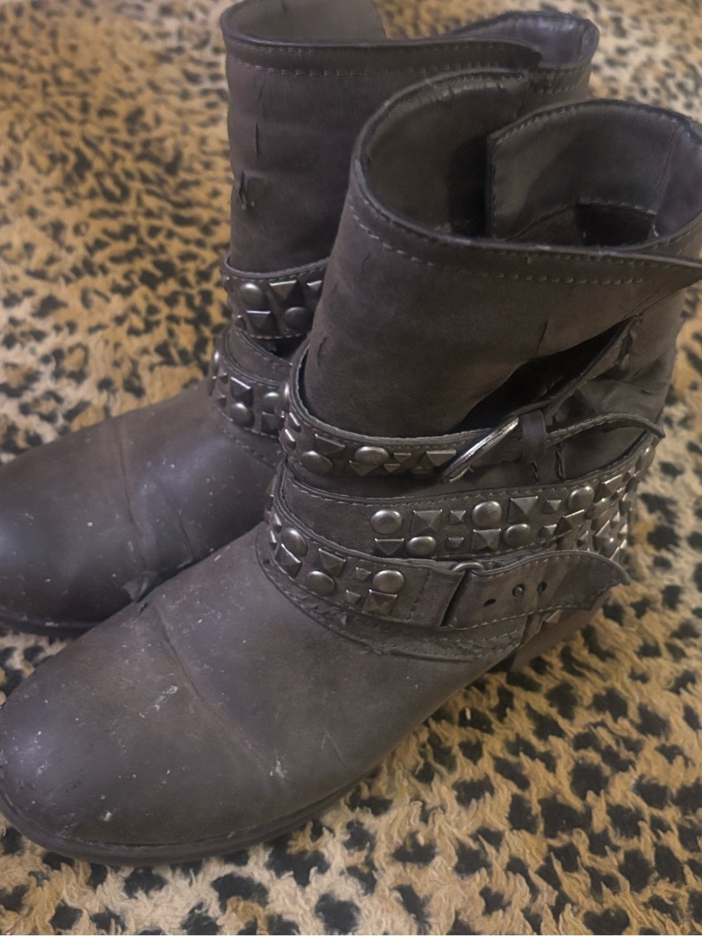 size 6 gray studded dirty laundry combat boots